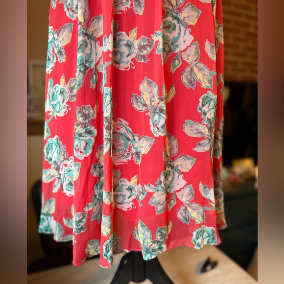 Soprano Nordstrom Pleated Red with Blue Floral Pleated Midi Skirt - Size Large - Picture 3 of 11